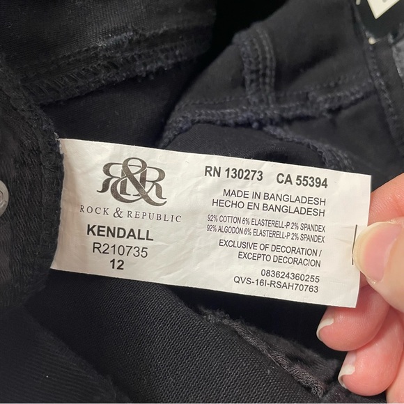 Rock & Rebublic Kendall Mid Rise Capri in Black NWT Women's Size 12 - Picture 7 of 14